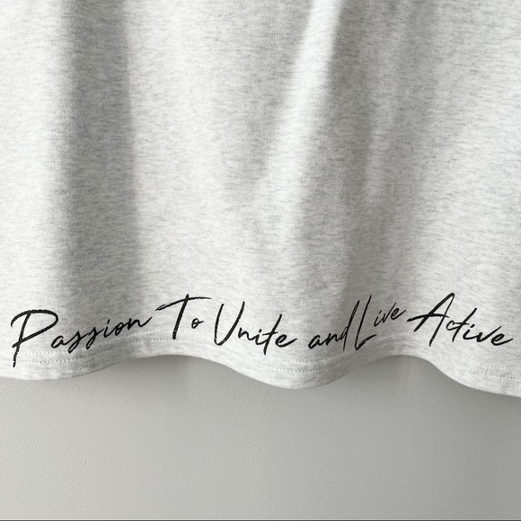 Ptula Active The Debbi Simplified Crop Tee Top Marbled White Boxy Fit XS - Picture 4 of 11